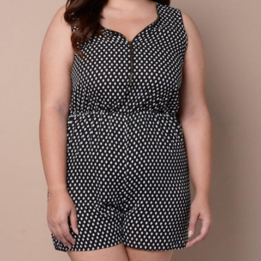 Plus Size Sleeveless Shorts Romper Black Jumpsuit - Picture 4 of 5